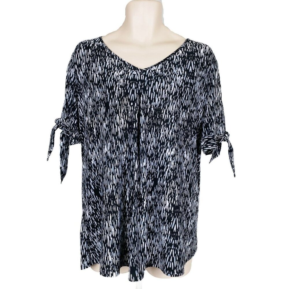 Ava & Grace Woman 2X Black, White, Gray Abstract Semi-Sheer Short Slv V-Neck Top
